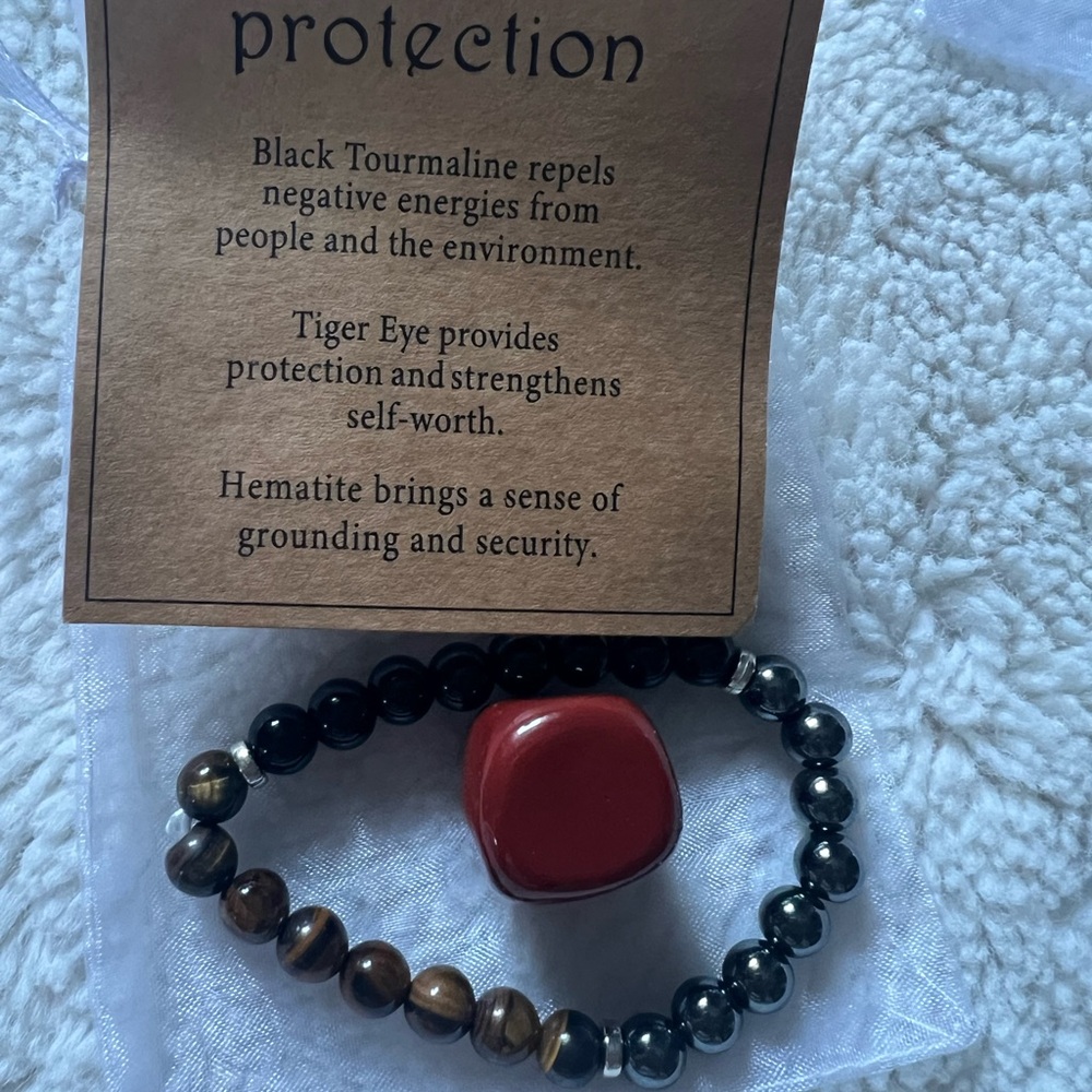 Protection bracelet and crystal set